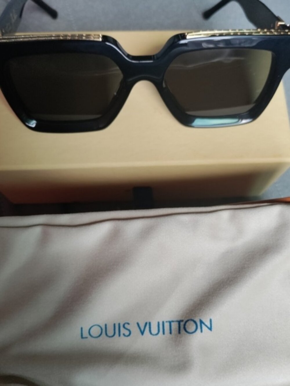 Louis Vuitton. Women Accessories Glasses
